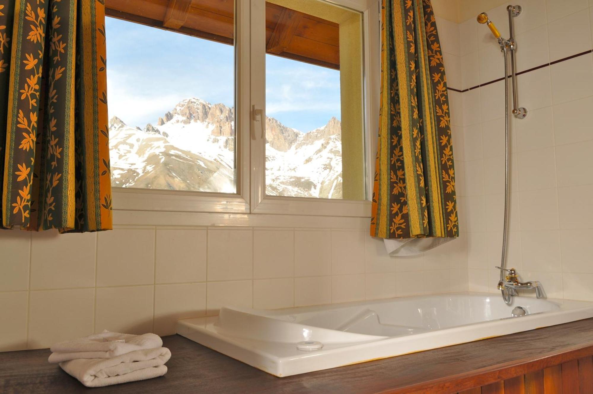 Lautaret & Hotel Le Monêtier-les-Bains